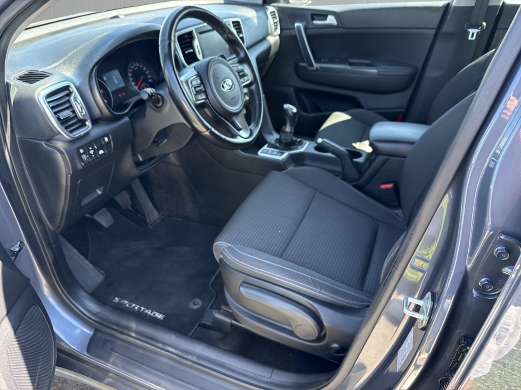 Fahrzeugabbildung Kia Sportage 2.0 CRDi 4WD Vision Navi AHK RKam SHZ PDC