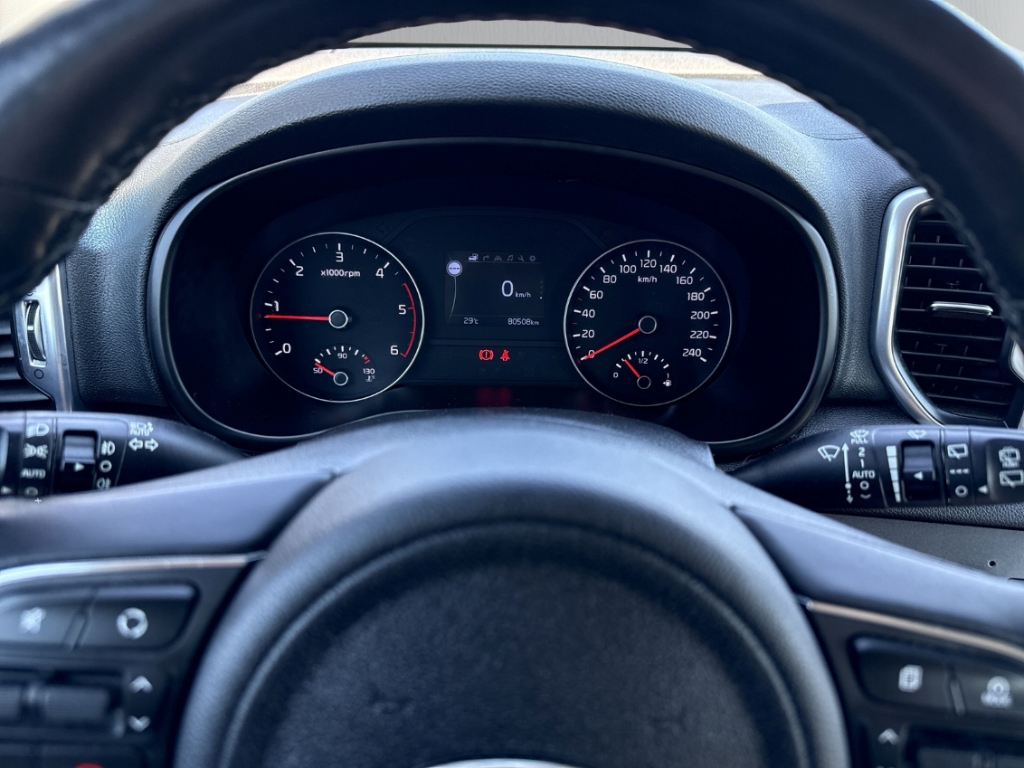 Fahrzeugabbildung Kia Sportage 2.0 CRDi 4WD Vision Navi AHK RKam SHZ PDC
