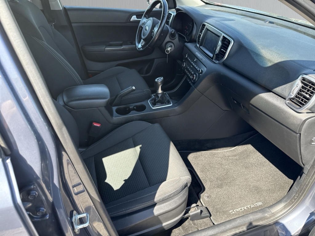 Fahrzeugabbildung Kia Sportage 2.0 CRDi 4WD Vision Navi AHK RKam SHZ PDC