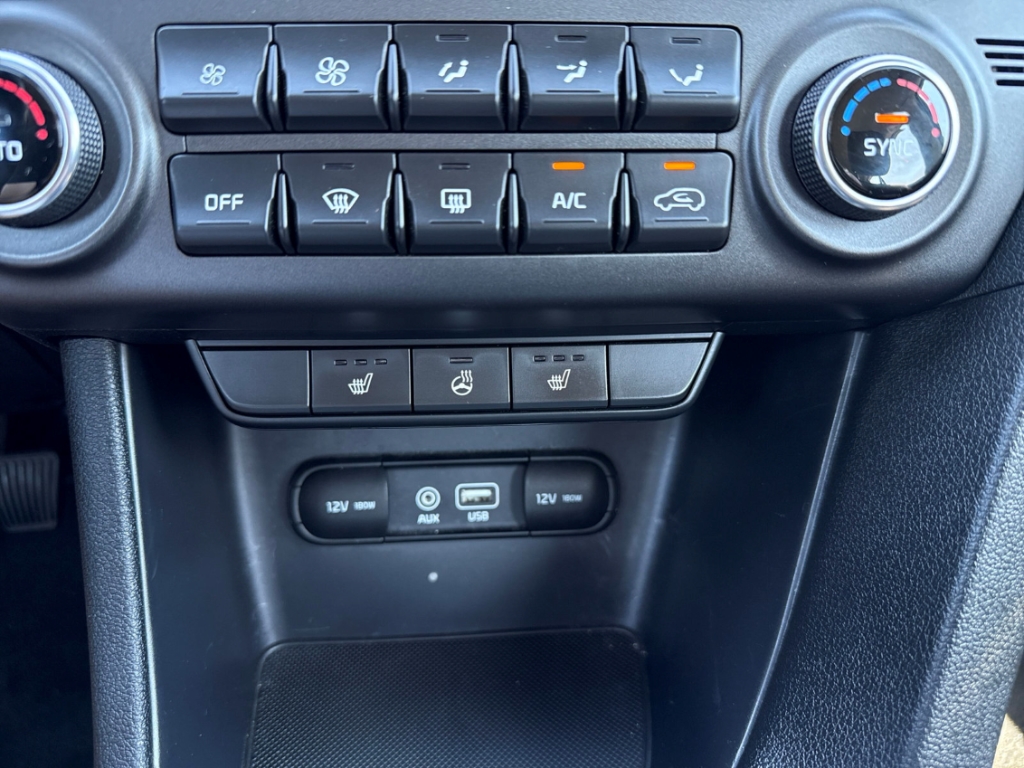 Fahrzeugabbildung Kia Sportage 2.0 CRDi 4WD Vision Navi AHK RKam SHZ PDC