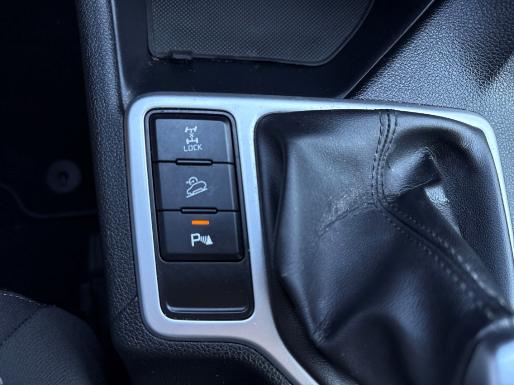 Fahrzeugabbildung Kia Sportage 2.0 CRDi 4WD Vision Navi AHK RKam SHZ PDC