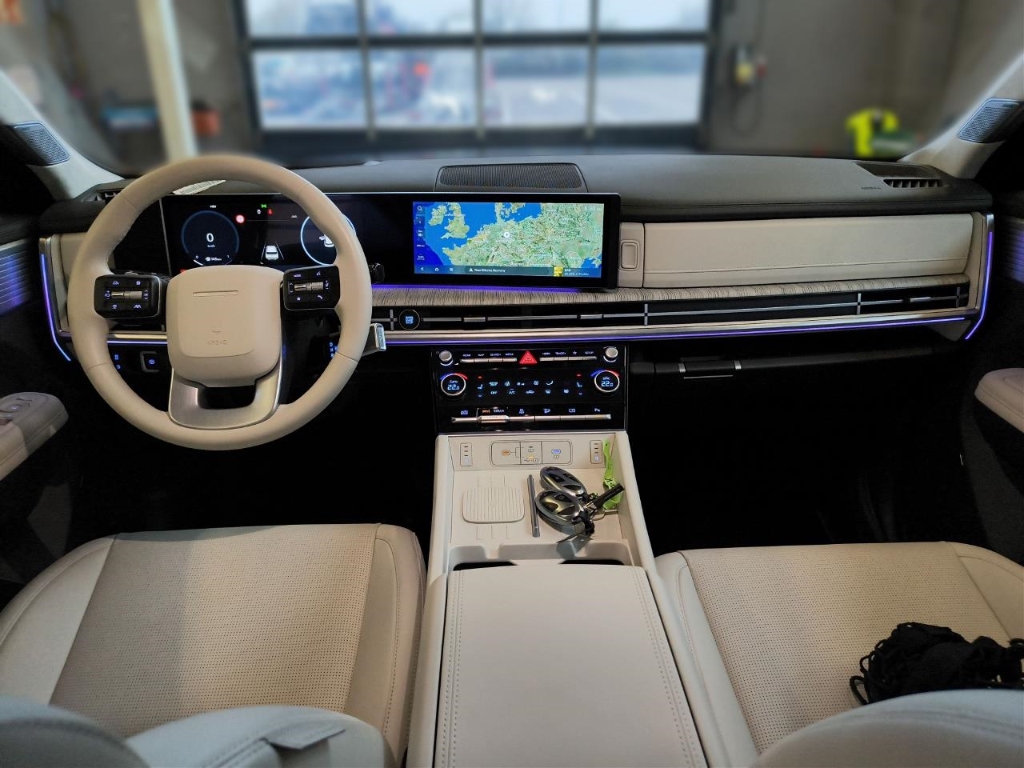 Fahrzeugabbildung Hyundai SANTA FE PHEV MY25 1.6 AT 4WD Signature Komf.P Tech.P AHK 5-Sitz Navi Leder Digi Cockpit