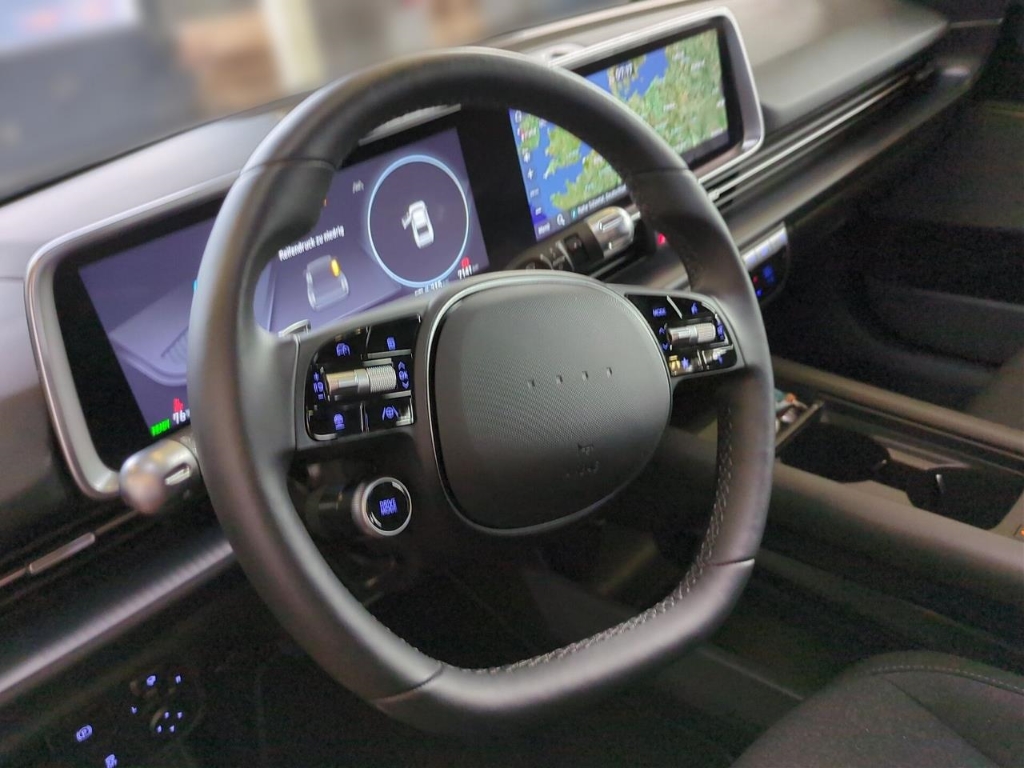 Fahrzeugabbildung Hyundai IONIQ 6 53kWh 2WD DYNAMIQ inkl.Winterräder Navi Digitales Cockpit LED ACC El. Heckklappe