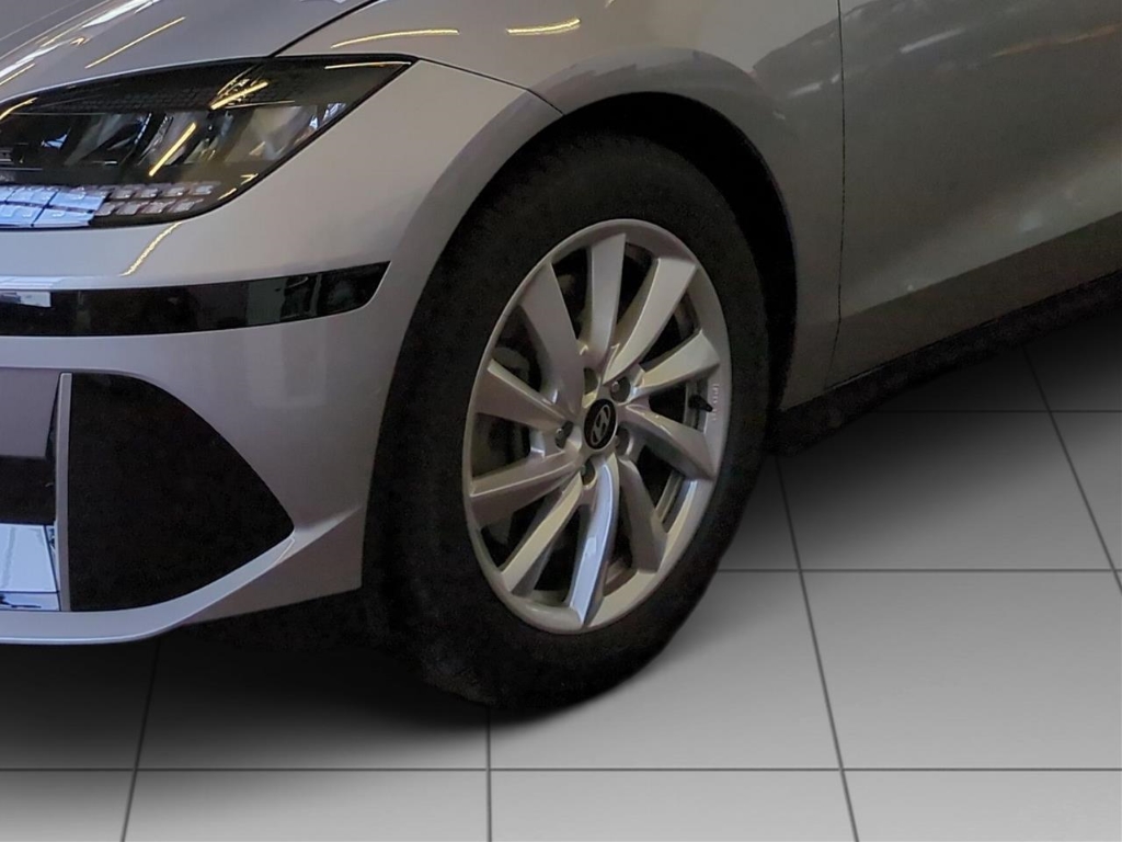 Fahrzeugabbildung Hyundai IONIQ 6 53kWh 2WD DYNAMIQ inkl.Winterräder Navi Digitales Cockpit LED ACC El. Heckklappe