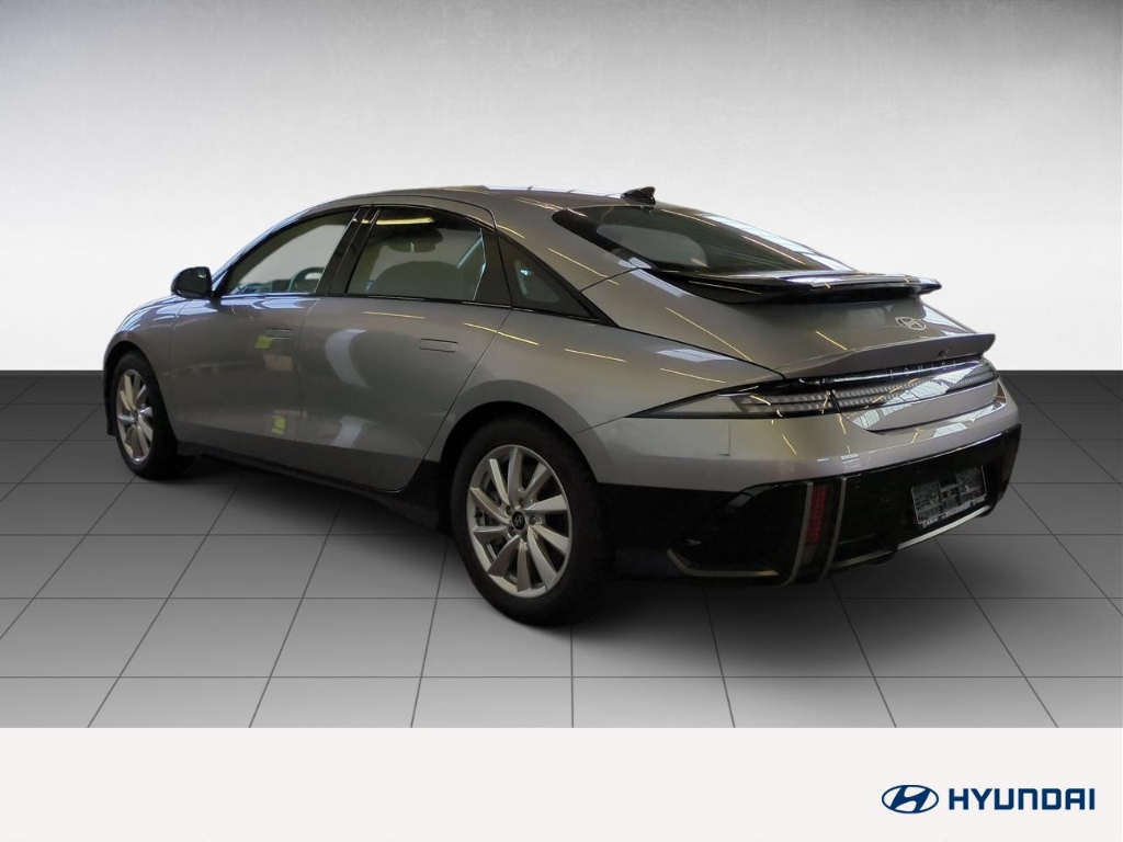 Fahrzeugabbildung Hyundai IONIQ 6 53kWh 2WD DYNAMIQ inkl.Winterräder Navi Digitales Cockpit LED ACC El. Heckklappe