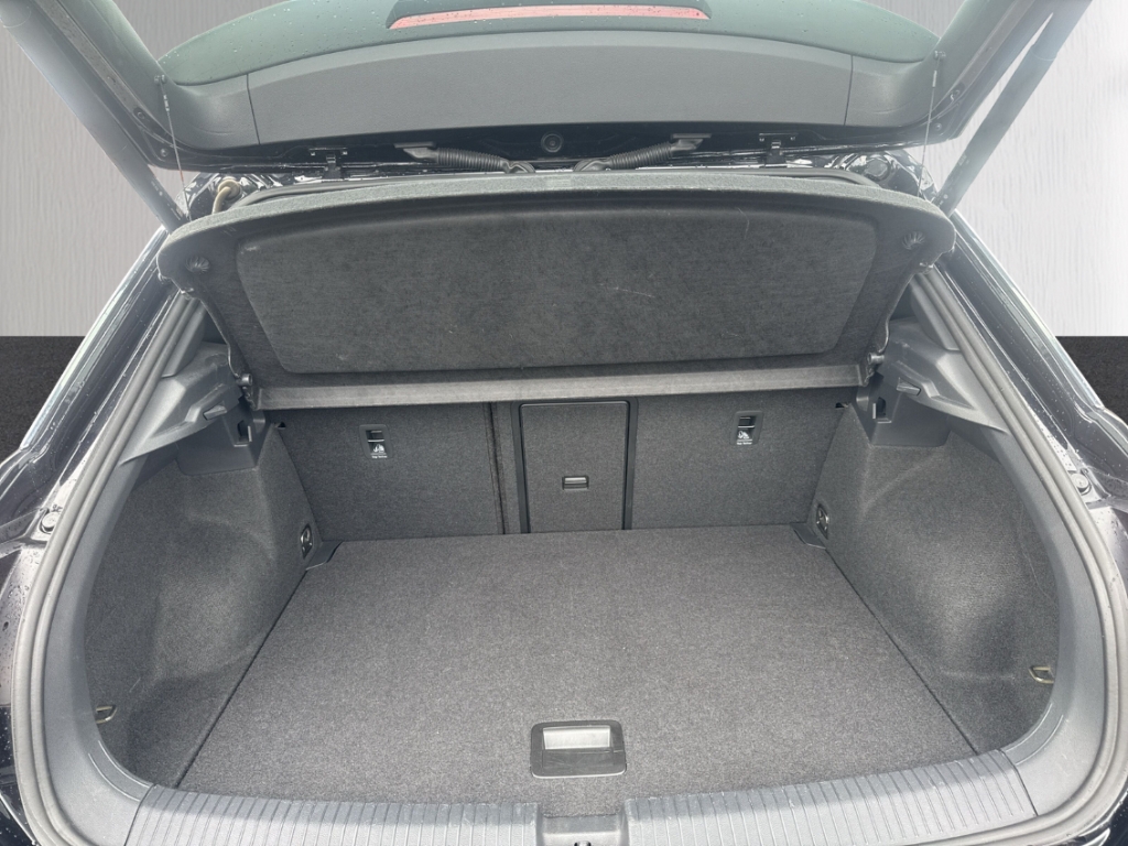 Fahrzeugabbildung Volkswagen T-Roc 1.5 TSI DSG Sport AHK LED Navi ACC Kamera