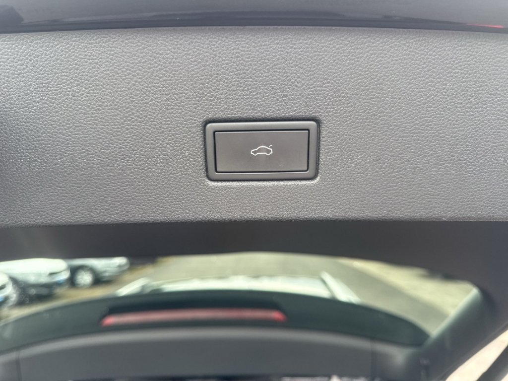 Fahrzeugabbildung Volkswagen T-Roc 1.5 TSI DSG Sport AHK LED Navi ACC Kamera