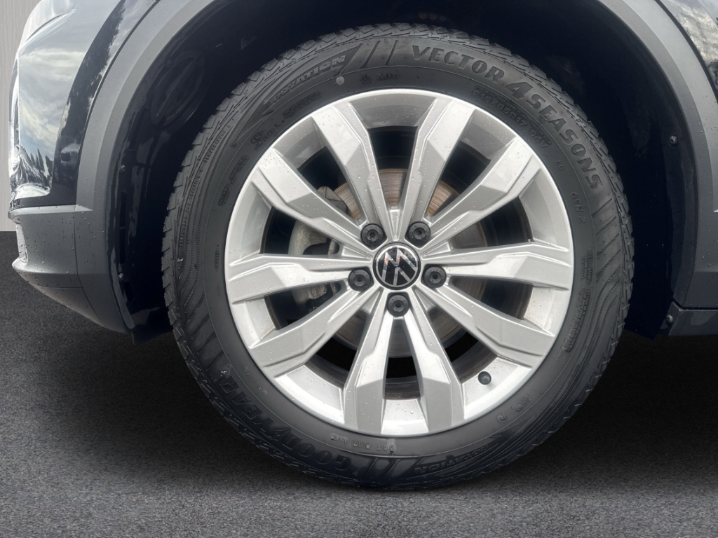 Fahrzeugabbildung Volkswagen T-Roc 1.5 TSI DSG Sport AHK LED Navi ACC Kamera