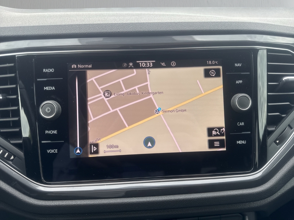 Fahrzeugabbildung Volkswagen T-Roc 1.5 TSI DSG Sport AHK LED Navi ACC Kamera