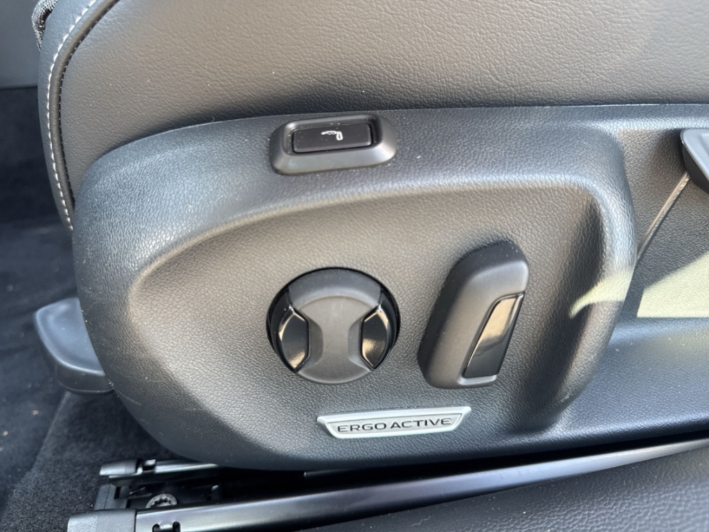 Fahrzeugabbildung Volkswagen Passat Variant TDI R-Line AHK IQ-Matrix ACC Navi SHZ