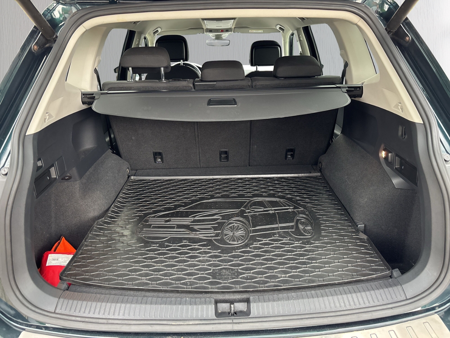 Fahrzeugabbildung Volkswagen Tiguan Allspace Highline 4Motion 2.0 TDI AHK LED SHZ NAV