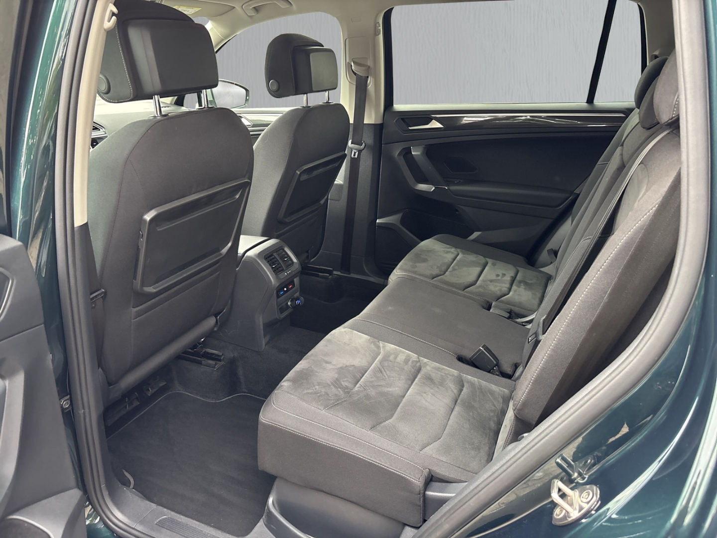 Fahrzeugabbildung Volkswagen Tiguan Allspace Highline 4Motion 2.0 TDI AHK LED SHZ NAV