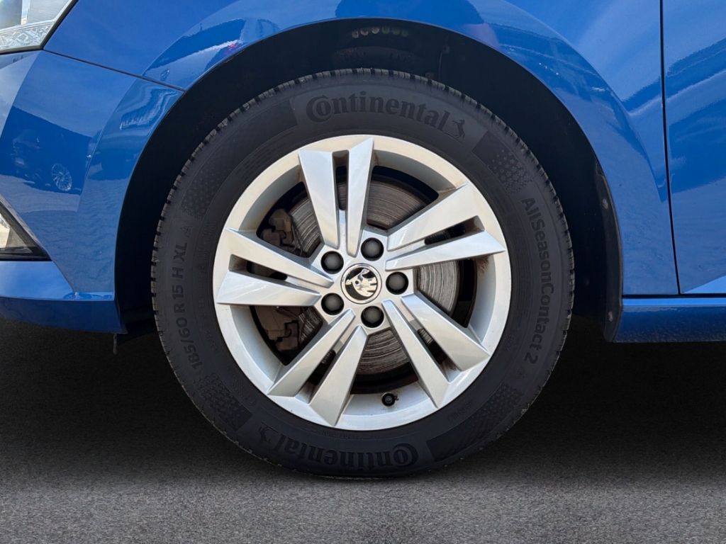 Fahrzeugabbildung SKODA Fabia Combi 1.0 TSI Ambition+ DSG SmartLink R-Kamera Klima