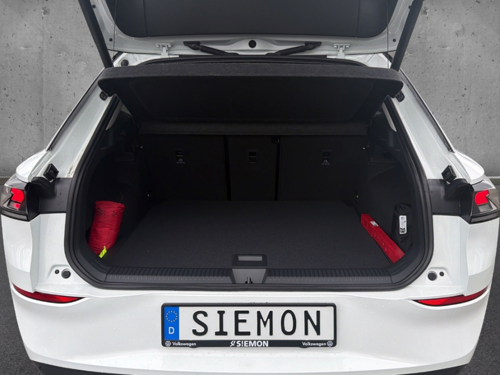 Fahrzeugabbildung Volkswagen T-Roc 1.5 eTSI DSG Style Navi IQ.Light IQ.Drive