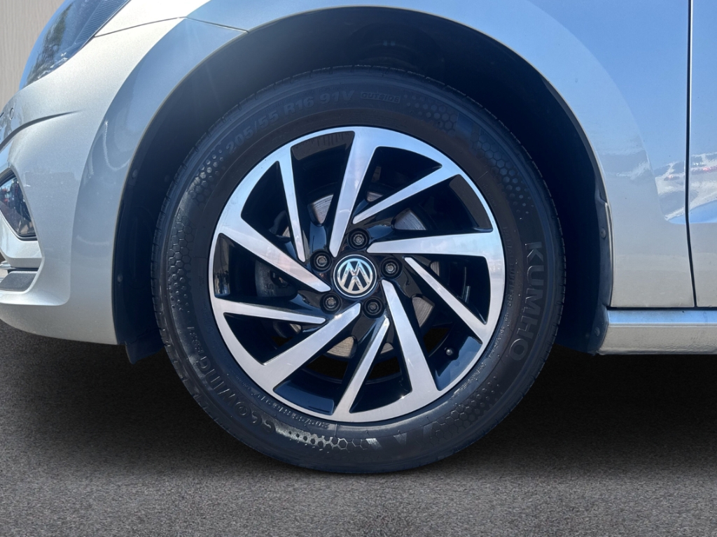Fahrzeugabbildung Volkswagen Golf Sportsvan Comfortline Temp PDCv+h SHZ Color BT