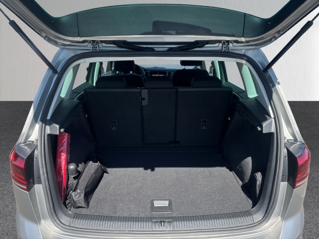 Fahrzeugabbildung Volkswagen Golf Sportsvan Comfortline Temp PDCv+h SHZ Color BT