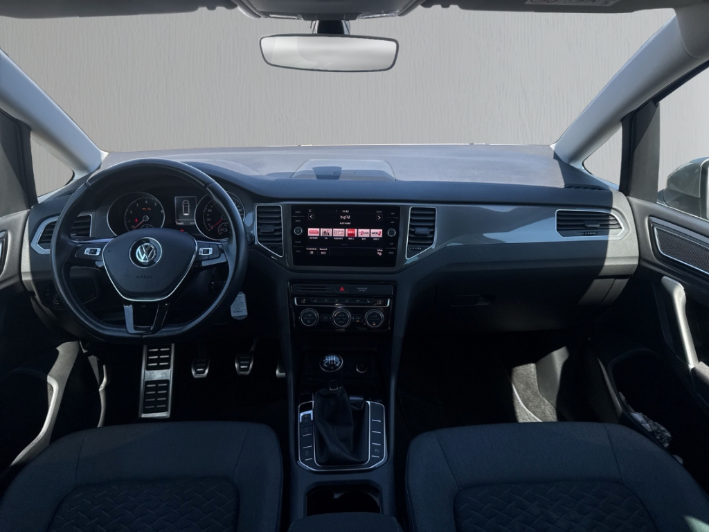 Fahrzeugabbildung Volkswagen Golf Sportsvan Comfortline Temp PDCv+h SHZ Color BT