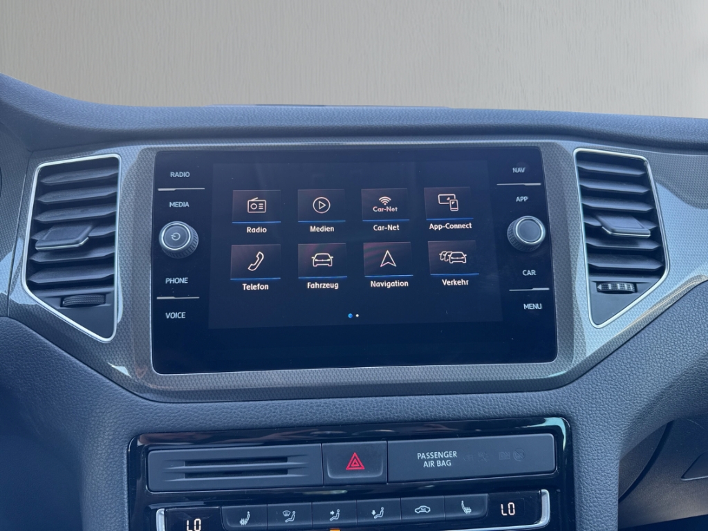Fahrzeugabbildung Volkswagen Golf Sportsvan Comfortline Temp PDCv+h SHZ Color BT