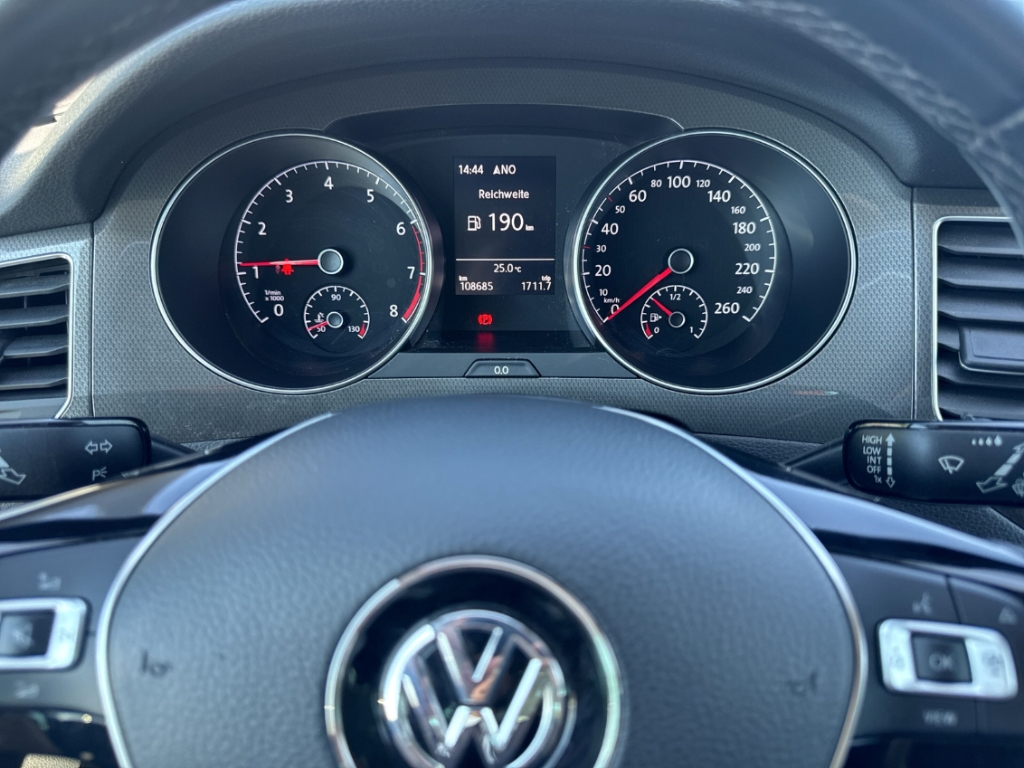 Fahrzeugabbildung Volkswagen Golf Sportsvan Comfortline Temp PDCv+h SHZ Color BT