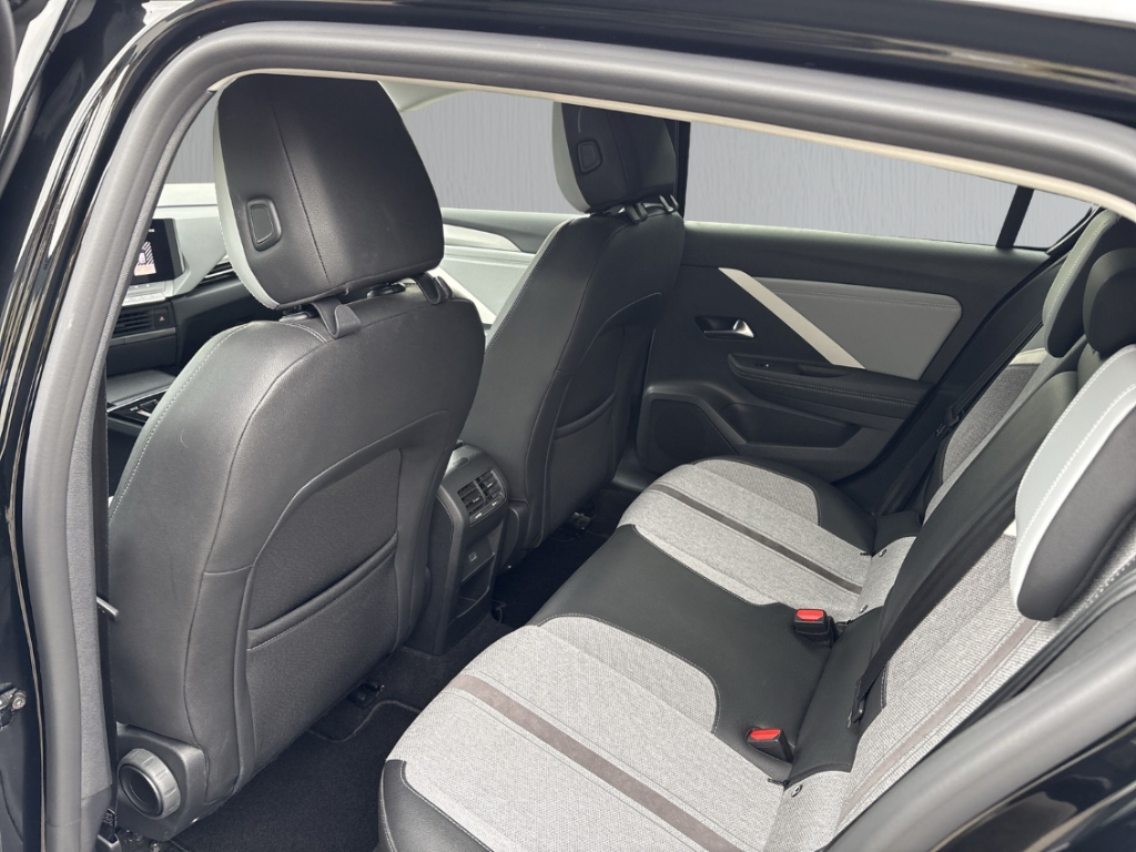 Fahrzeugabbildung Opel Astra L 1.2 Turbo AT Elegance AHK LED 360° CarPlay SHZ LHZ GJR