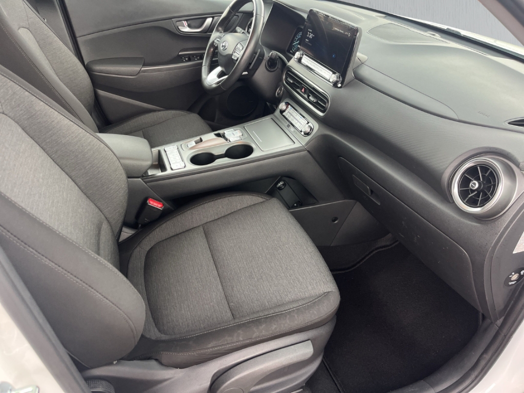 Fahrzeugabbildung Hyundai KONA EV 64kWh FL MJ23 TREND Navi Soundsystem LED ACC Apple CarPlay Android Auto Fahrerprofil