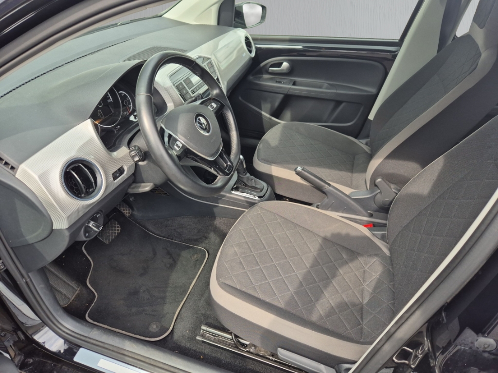 Fahrzeugabbildung Volkswagen up e-up! e-Max SHZ PDC Kamera DAB Temp Klimaautom