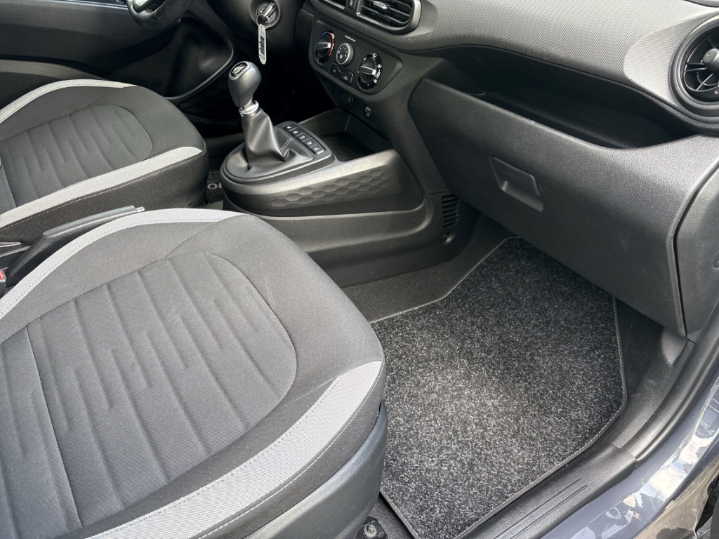 Fahrzeugabbildung Hyundai i10 Select Funktionspaket SHZ Klima