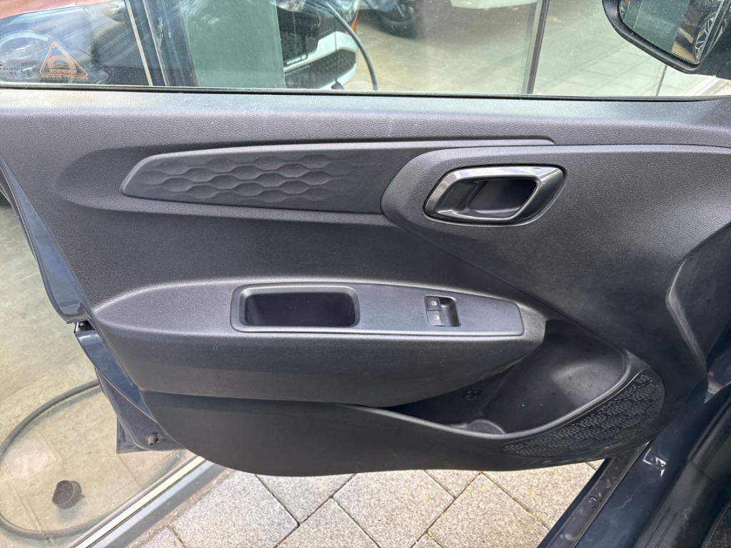 Fahrzeugabbildung Hyundai i10 Select Funktionspaket SHZ Klima
