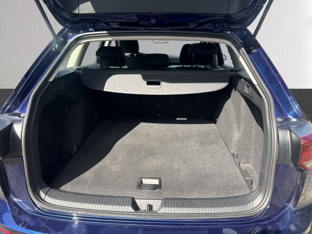 Fahrzeugabbildung Volkswagen Golf 1.0 eTSI DSG Life LED ACC RKam Keyless Navi PDC