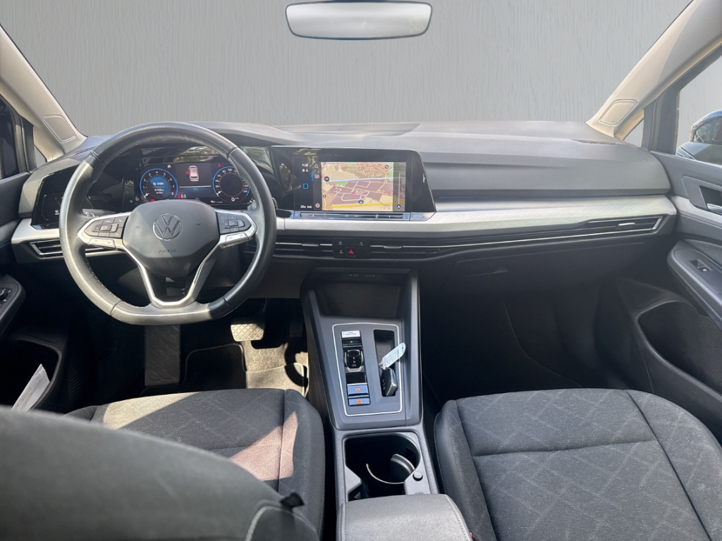 Fahrzeugabbildung Volkswagen Golf 1.0 eTSI DSG Life LED ACC RKam Keyless Navi PDC