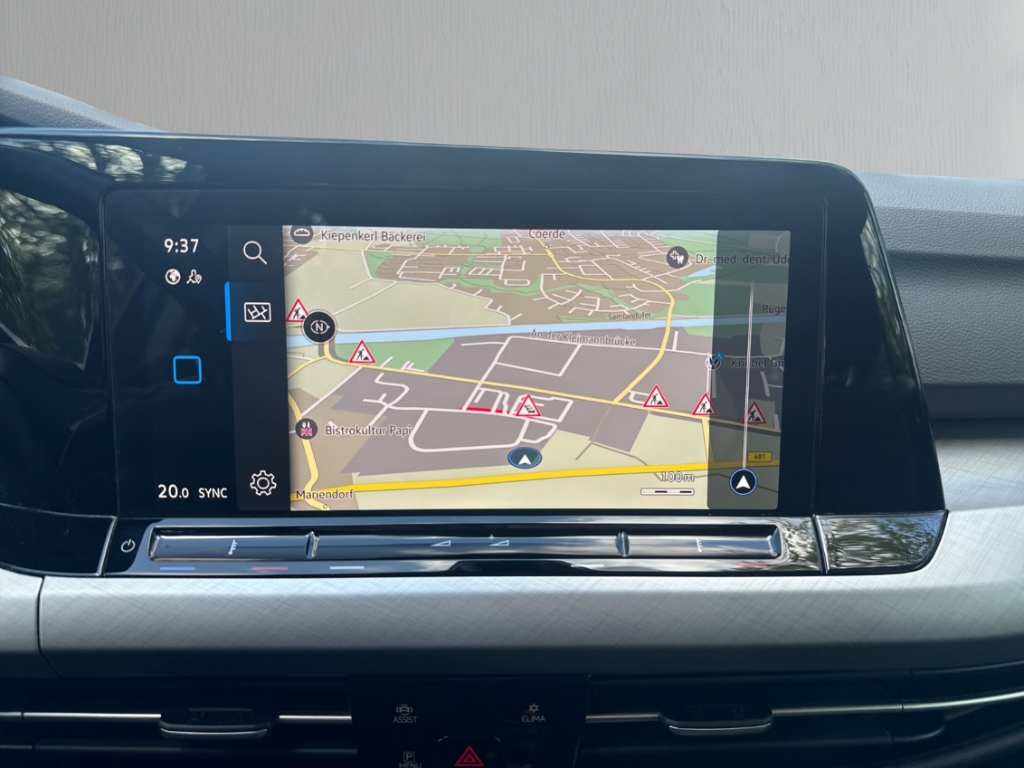 Fahrzeugabbildung Volkswagen Golf 1.0 eTSI DSG Life LED ACC RKam Keyless Navi PDC