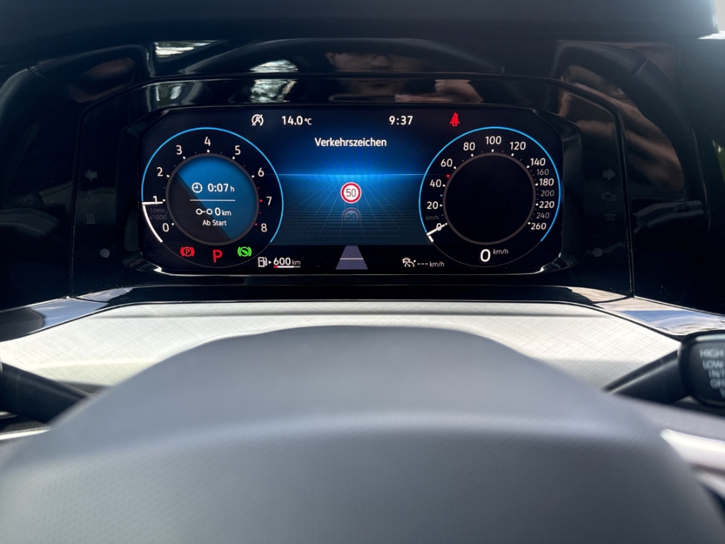 Fahrzeugabbildung Volkswagen Golf 1.0 eTSI DSG Life LED ACC RKam Keyless Navi PDC