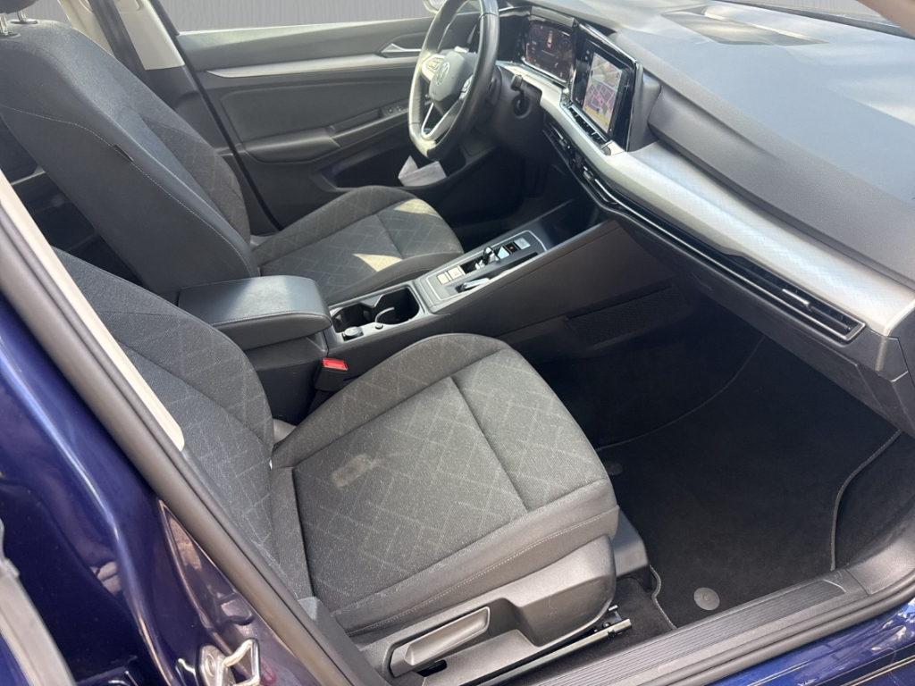 Fahrzeugabbildung Volkswagen Golf 1.0 eTSI DSG Life LED ACC RKam Keyless Navi PDC