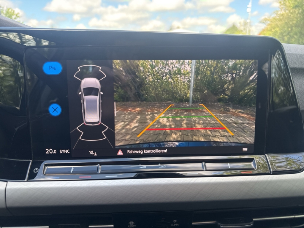Fahrzeugabbildung Volkswagen Golf 1.0 eTSI DSG Life LED ACC RKam Keyless Navi PDC