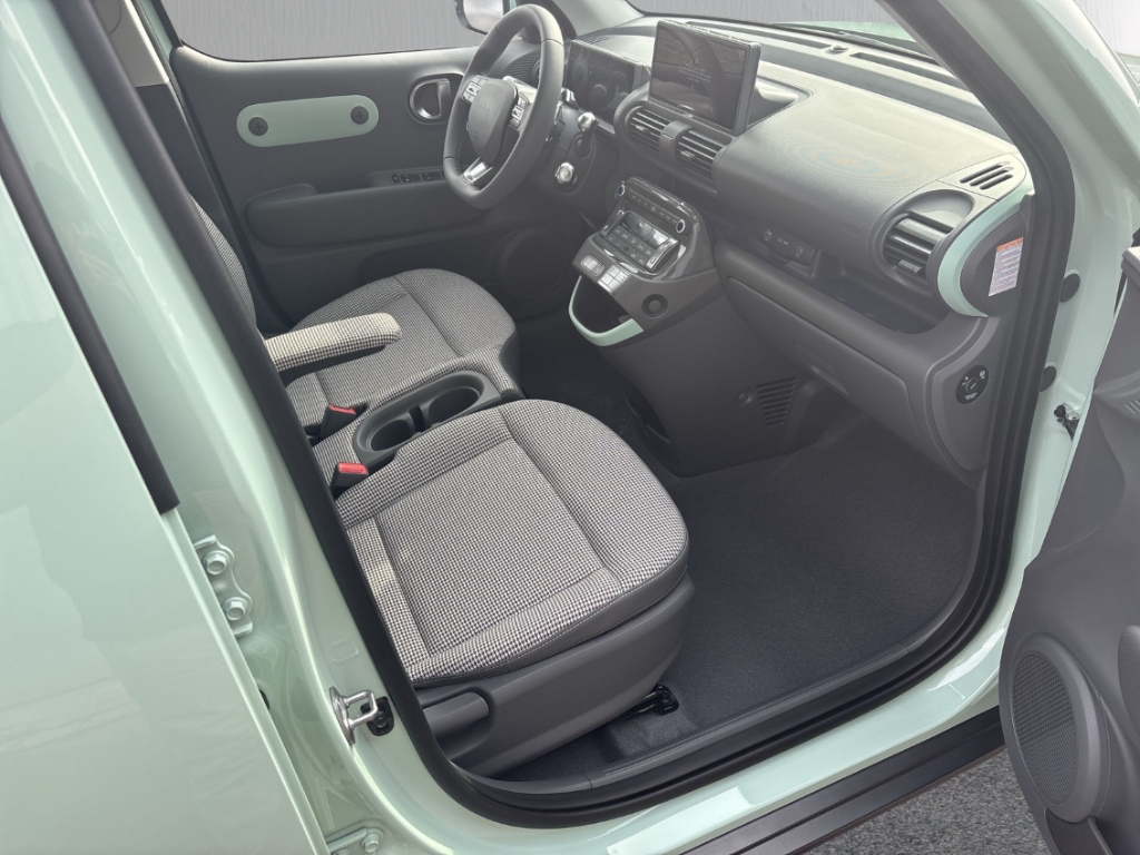 Fahrzeugabbildung Hyundai INSTER EV MY27 49kWh Lounge E-Komf-P. Navi Digitales Cockpit ACC Apple CarPlay