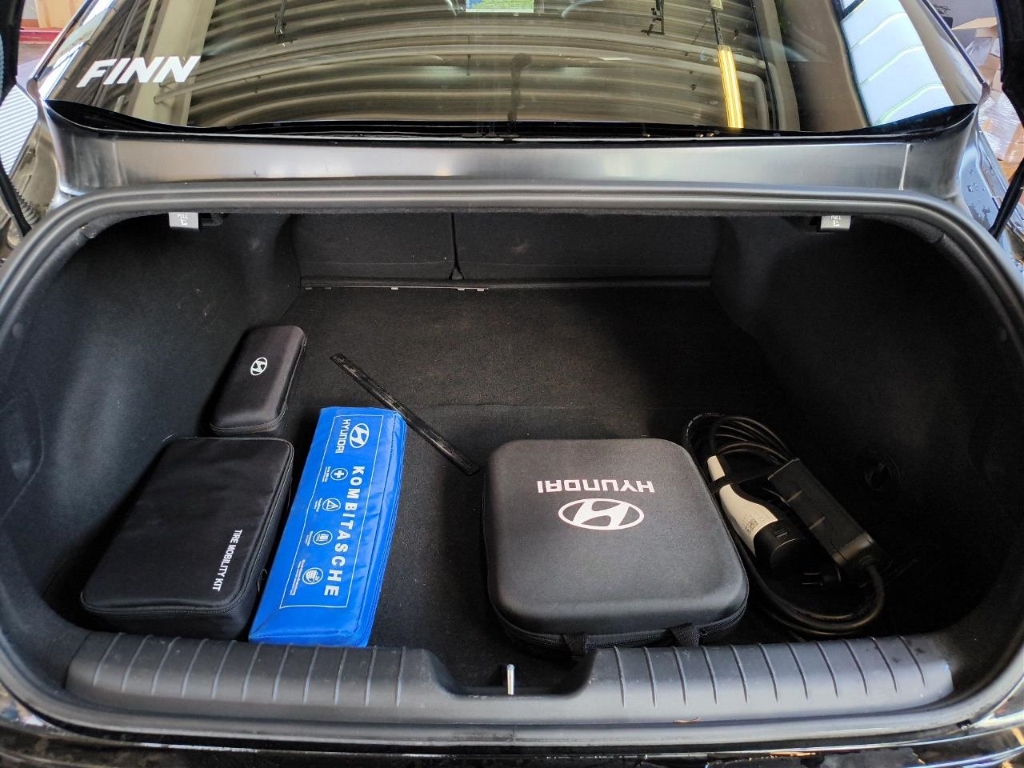 Fahrzeugabbildung Hyundai IONIQ 6 77,4kWh 4WD UNIQ HUD Navi Digitales Cockpit Memory Sitze Soundsystem Bose