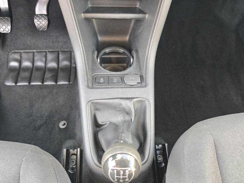Fahrzeugabbildung Volkswagen up! 1,0 BMT move Temp Klima PDC Rückfahrkam.