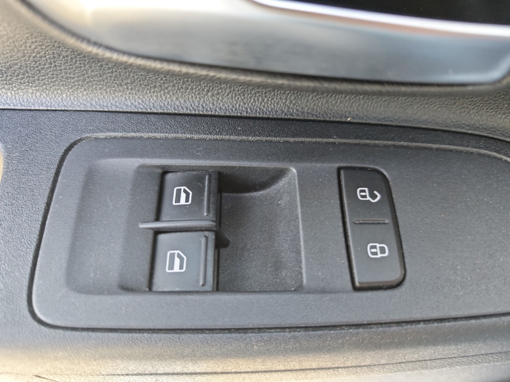 Fahrzeugabbildung Volkswagen up! 1,0 BMT move Temp Klima PDC Rückfahrkam.