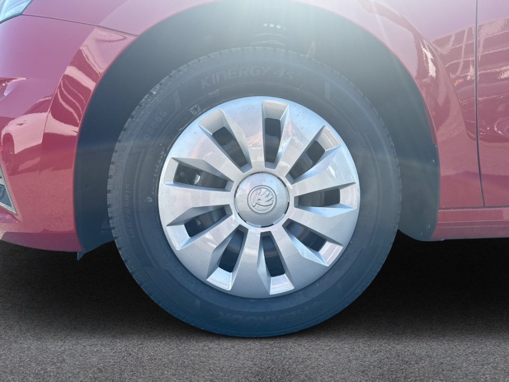 Fahrzeugabbildung SKODA Fabia 1.0 MPI ESSENCE LED Klima PDC SHZ 50l-Tank