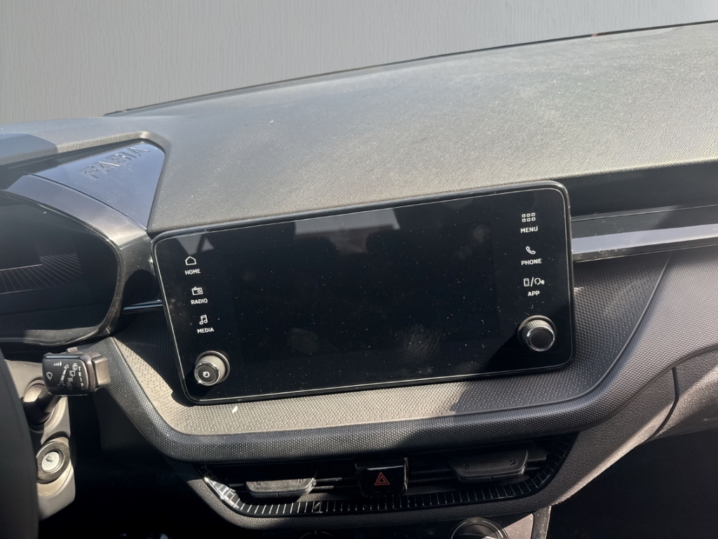 Fahrzeugabbildung SKODA Fabia 1.0 MPI ESSENCE LED Klima PDC SHZ 50l-Tank