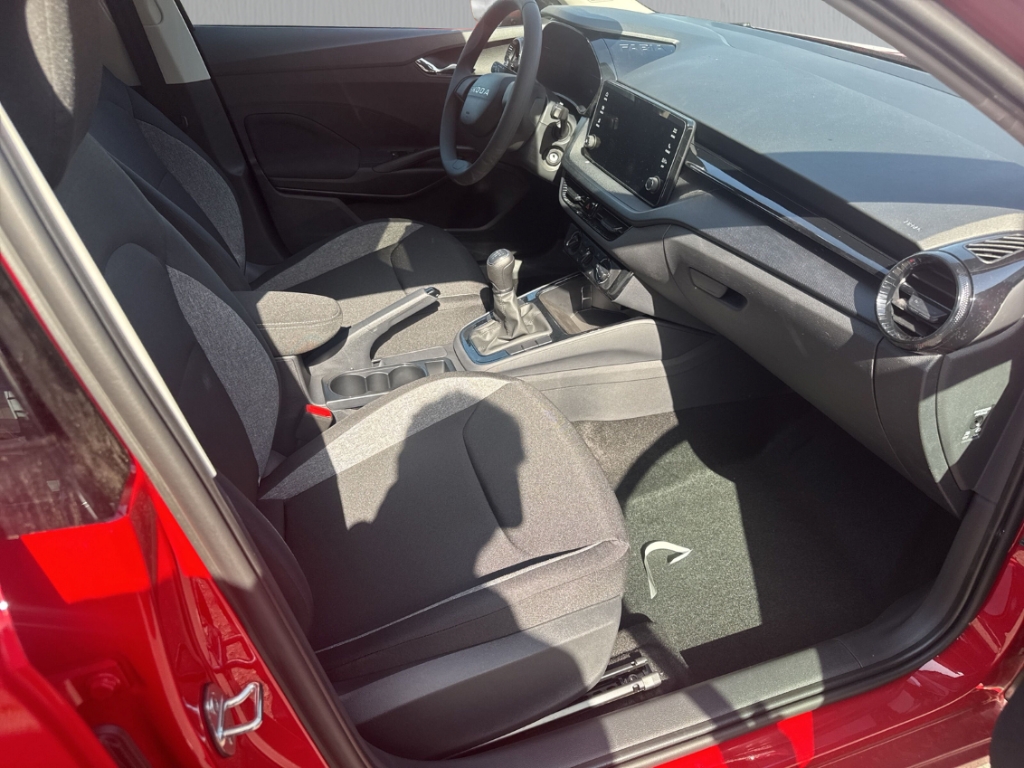 Fahrzeugabbildung SKODA Fabia 1.0 MPI ESSENCE LED Klima PDC SHZ 50l-Tank