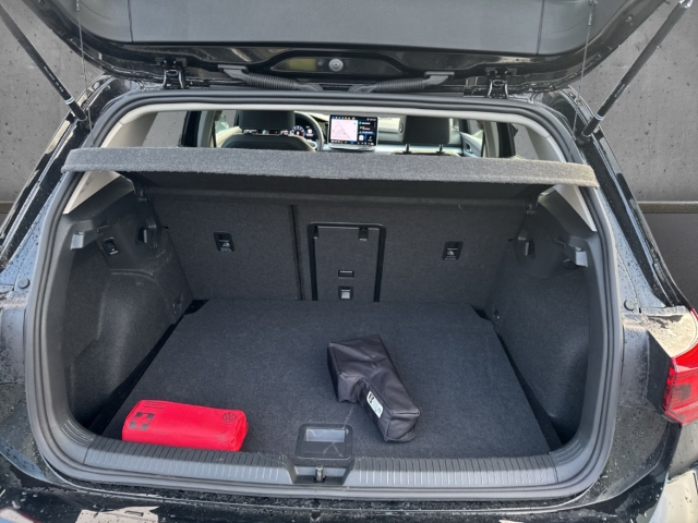 Fahrzeugabbildung Volkswagen Golf 1.5 eTSI DSG Goal AHK LED+ Navi ACC SHZ Kam