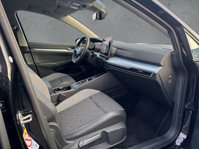 Fahrzeugabbildung Volkswagen Golf 1.5 eTSI DSG Goal AHK LED+ Navi ACC SHZ Kam