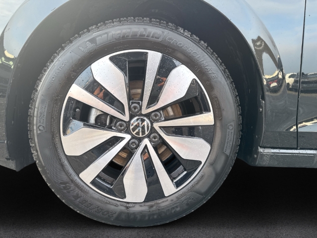Fahrzeugabbildung Volkswagen Golf 1.5 eTSI DSG Goal AHK LED+ Navi ACC SHZ Kam