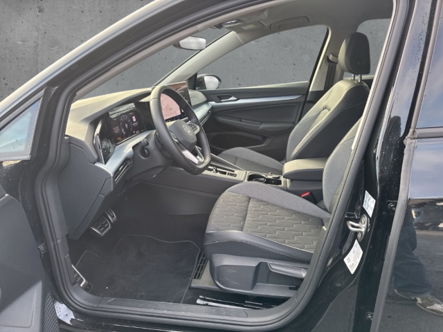 Fahrzeugabbildung Volkswagen Golf 1.5 eTSI DSG Goal AHK LED+ Navi ACC SHZ Kam