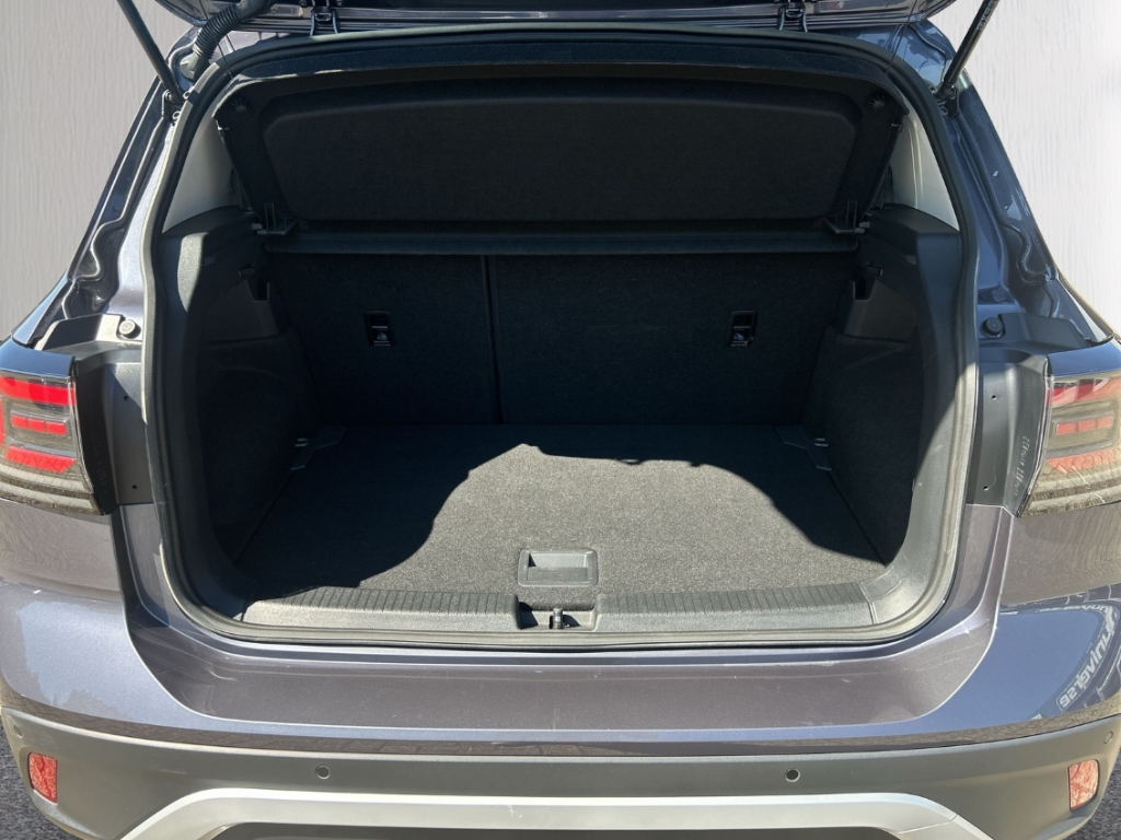 Fahrzeugabbildung Volkswagen T-Cross 1.0 TSI DSG Life ACC LED IQ.Drive SHZ RKam AppC