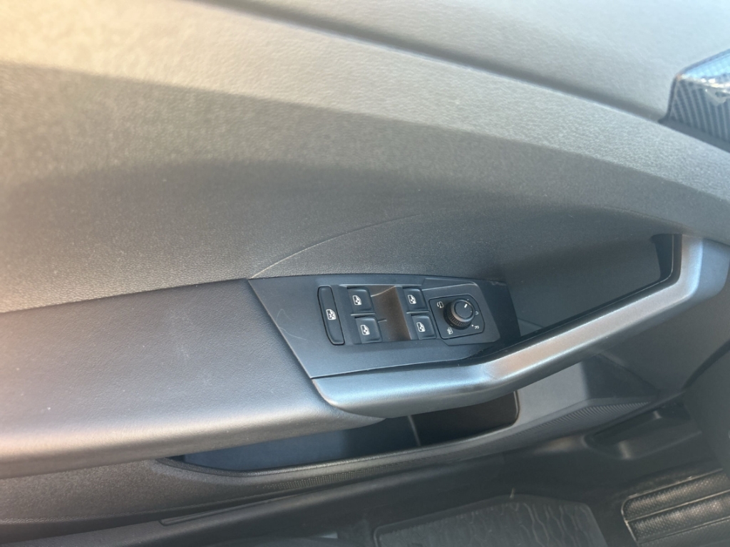 Fahrzeugabbildung Volkswagen T-Cross 1.0 TSI DSG Life ACC LED IQ.Drive SHZ RKam AppC