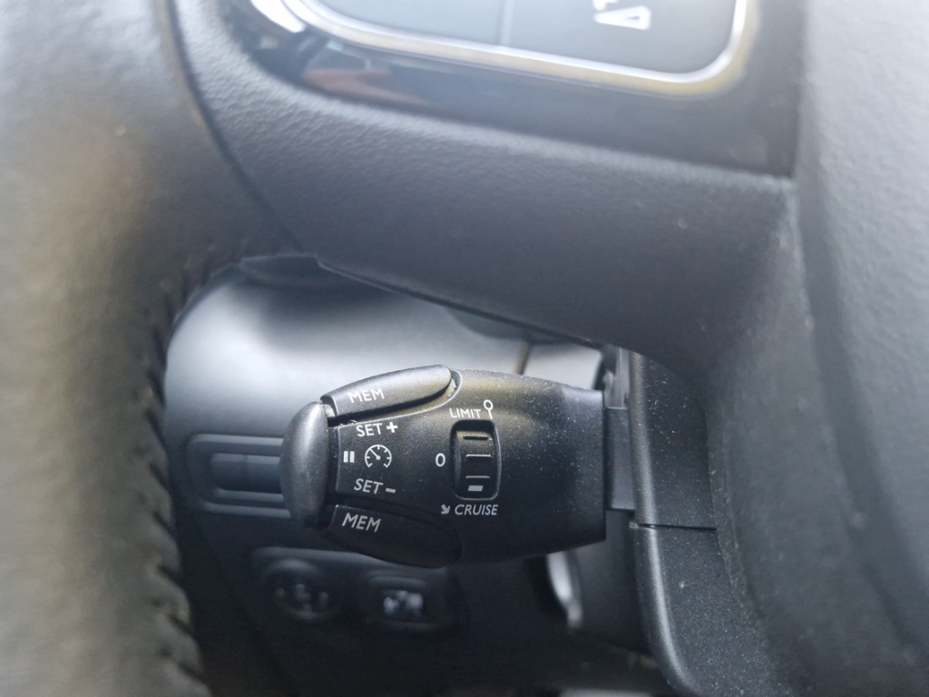 Fahrzeugabbildung Citroen C3 Aircross 1.5BlueHDi 110 Plus HuD Klimaauto SmartLink Navi PDC GRA