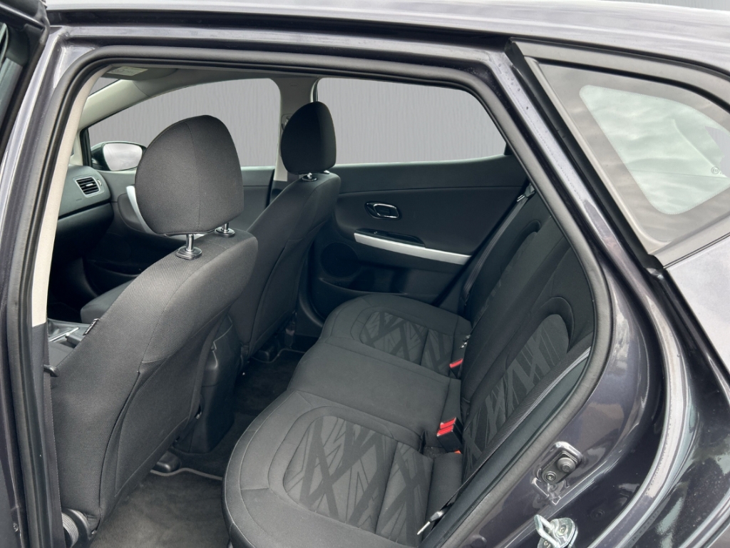 Fahrzeugabbildung Kia Cee'd 1.4 CVVT Edition 7 Klima SHZ LHZ Bluetooth