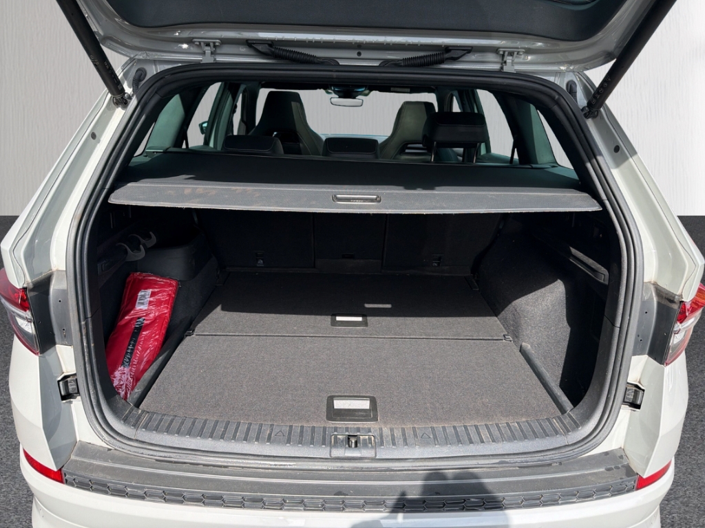 Fahrzeugabbildung SKODA Kodiaq TDI DSG Sportline AHK Matrix Pano Kamera